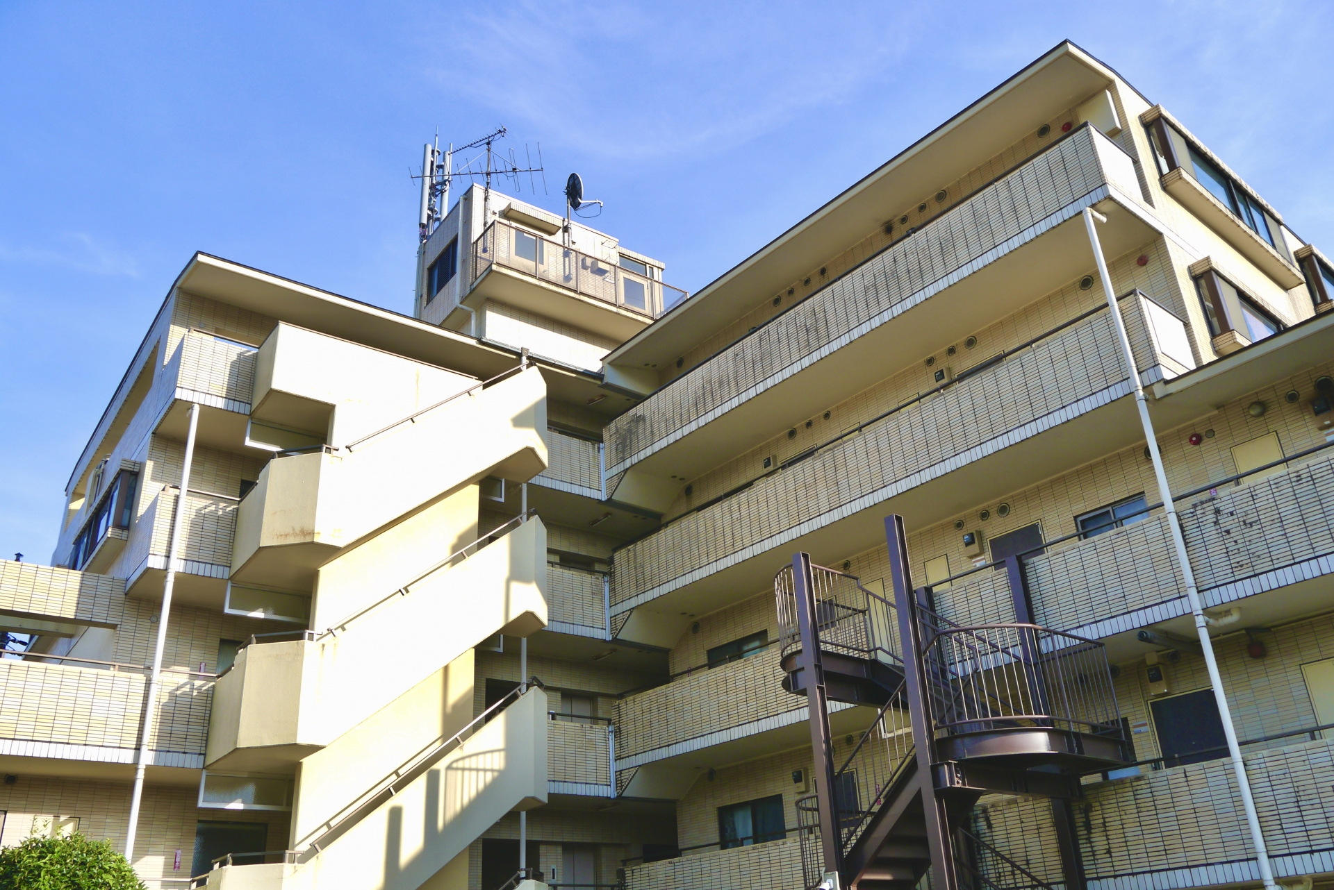 築古マンションのリスクを解説。上手な売却方法とは | TOCHU｜投資
